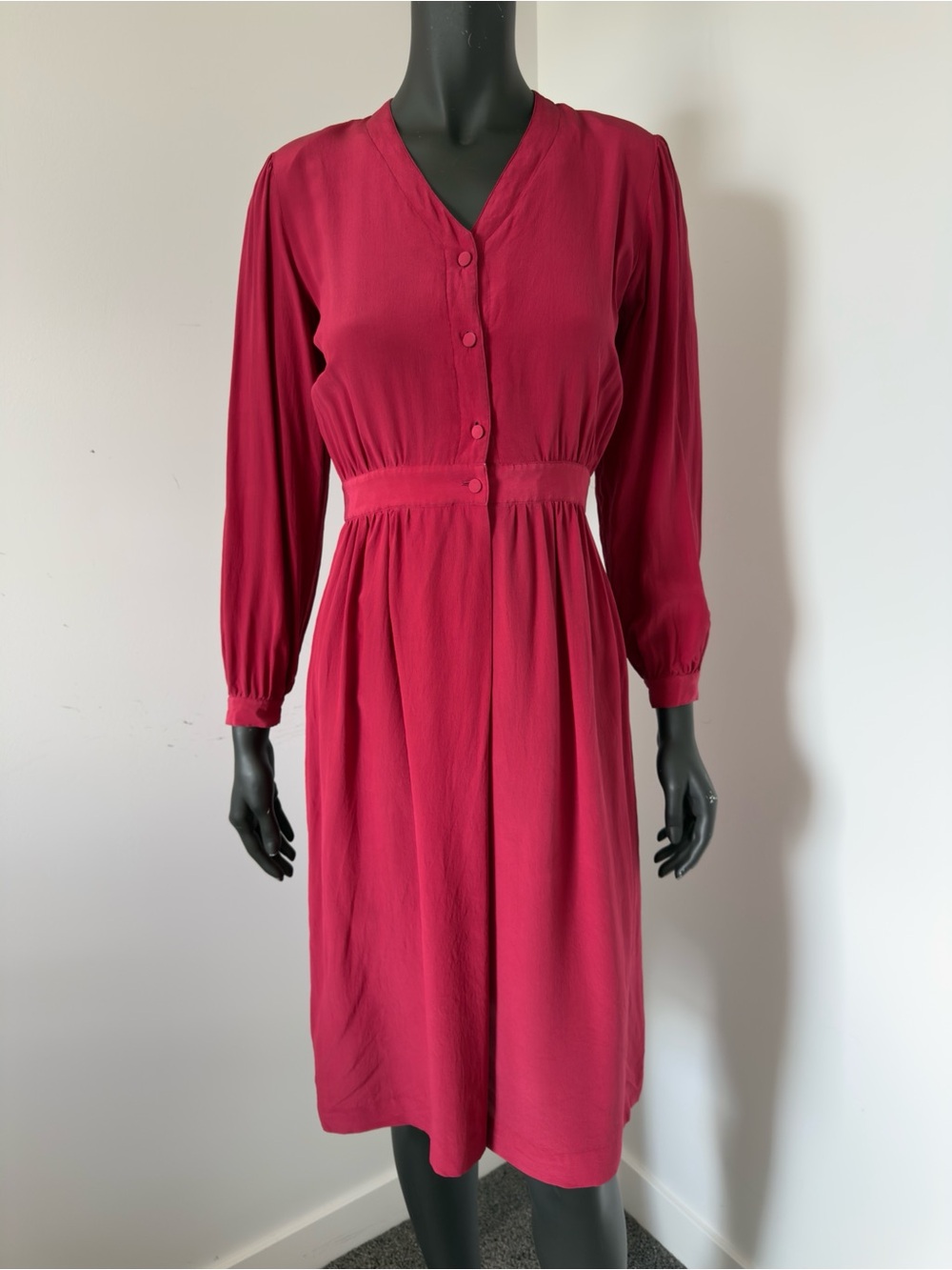 180. Vintage Eaton 100% Silk Red Shirt Dress Made in Canada Size 13